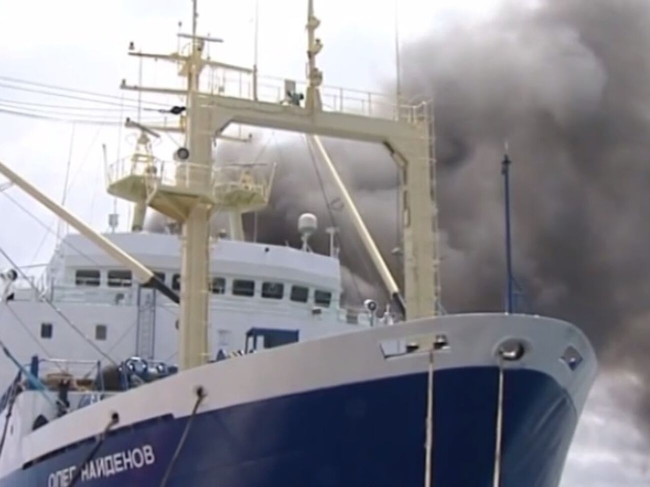 "Олег Найденов" был отбуксирован в открытое море