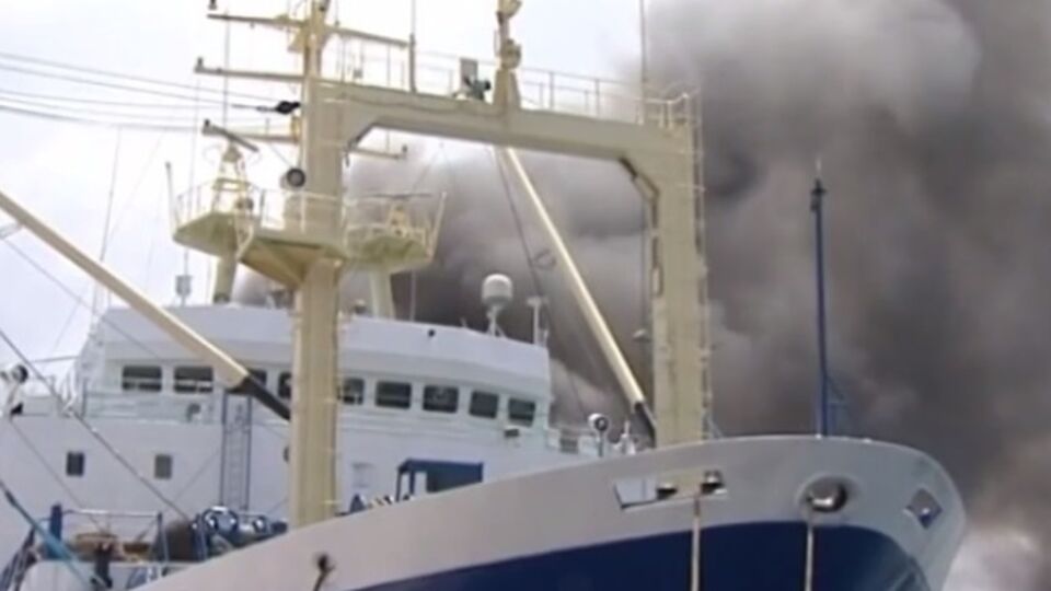 "Олег Найденов" был отбуксирован в открытое море