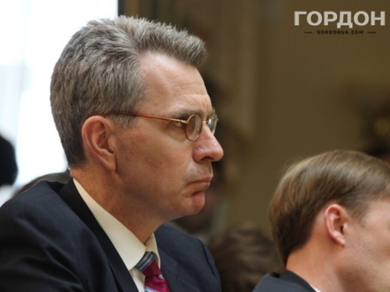 Пайетт: Россия держит тяжелое вооружение вблизи линии разграничения, нарушая Минские соглашения