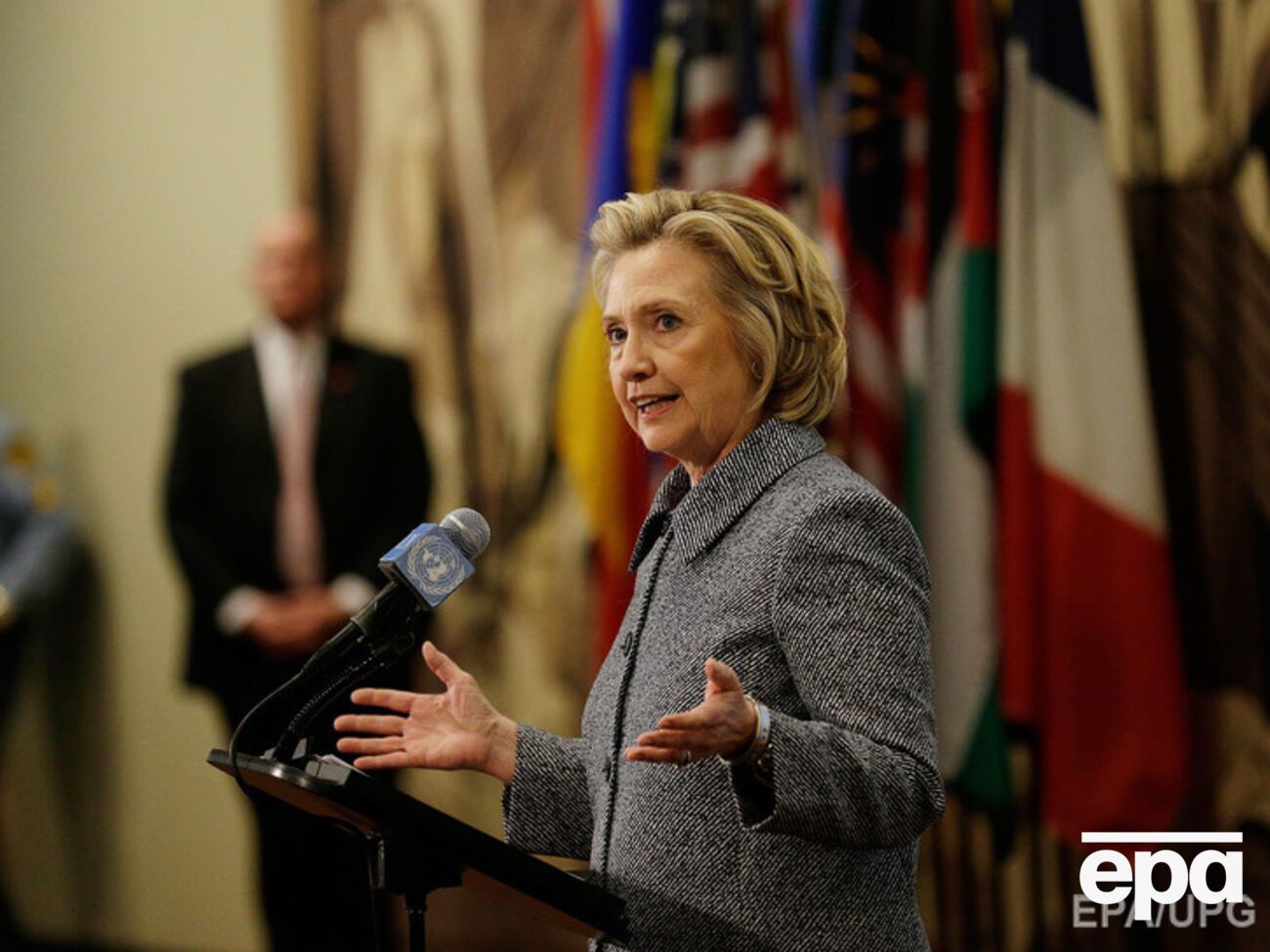 Клинтон:&nbsp;Я думаю, мы должны больше помогать Украине защищать ее границы