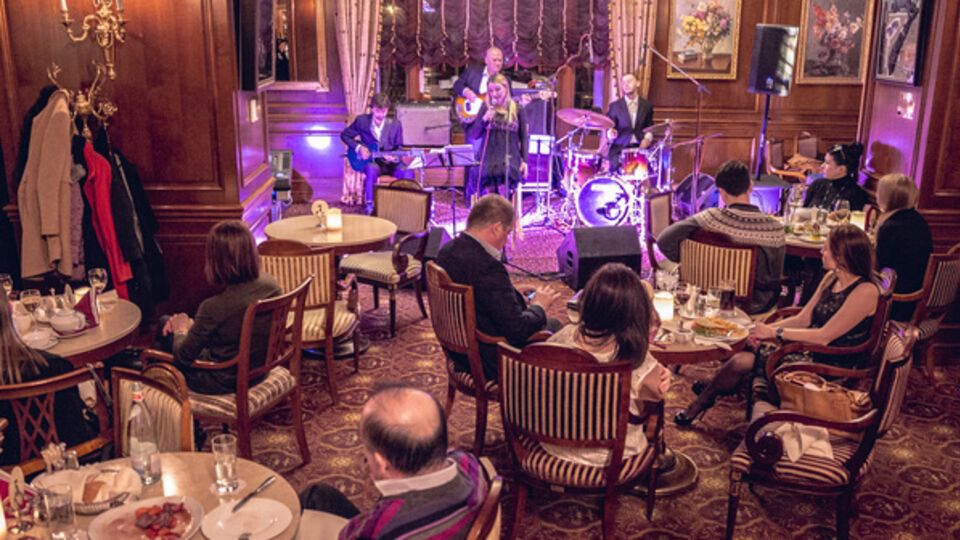 В этот вечер в джазе --- только девушки