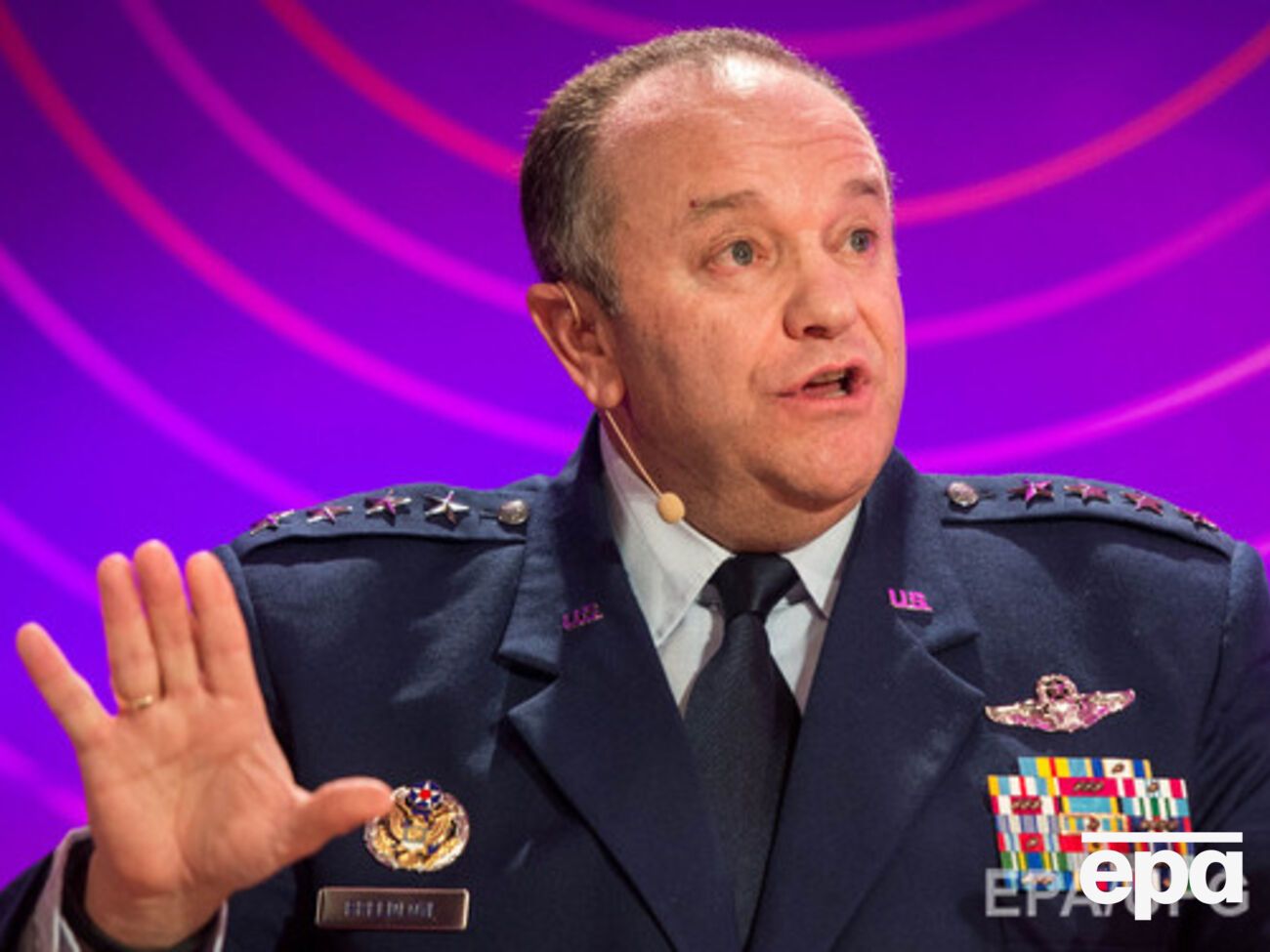 Бридлав:&nbsp;И хотя я продолжаю верить в то, что этот конфликт не имеет военного решения, тренировки помогут увеличить обороноспособность Украины, а также будут способствовать реформам