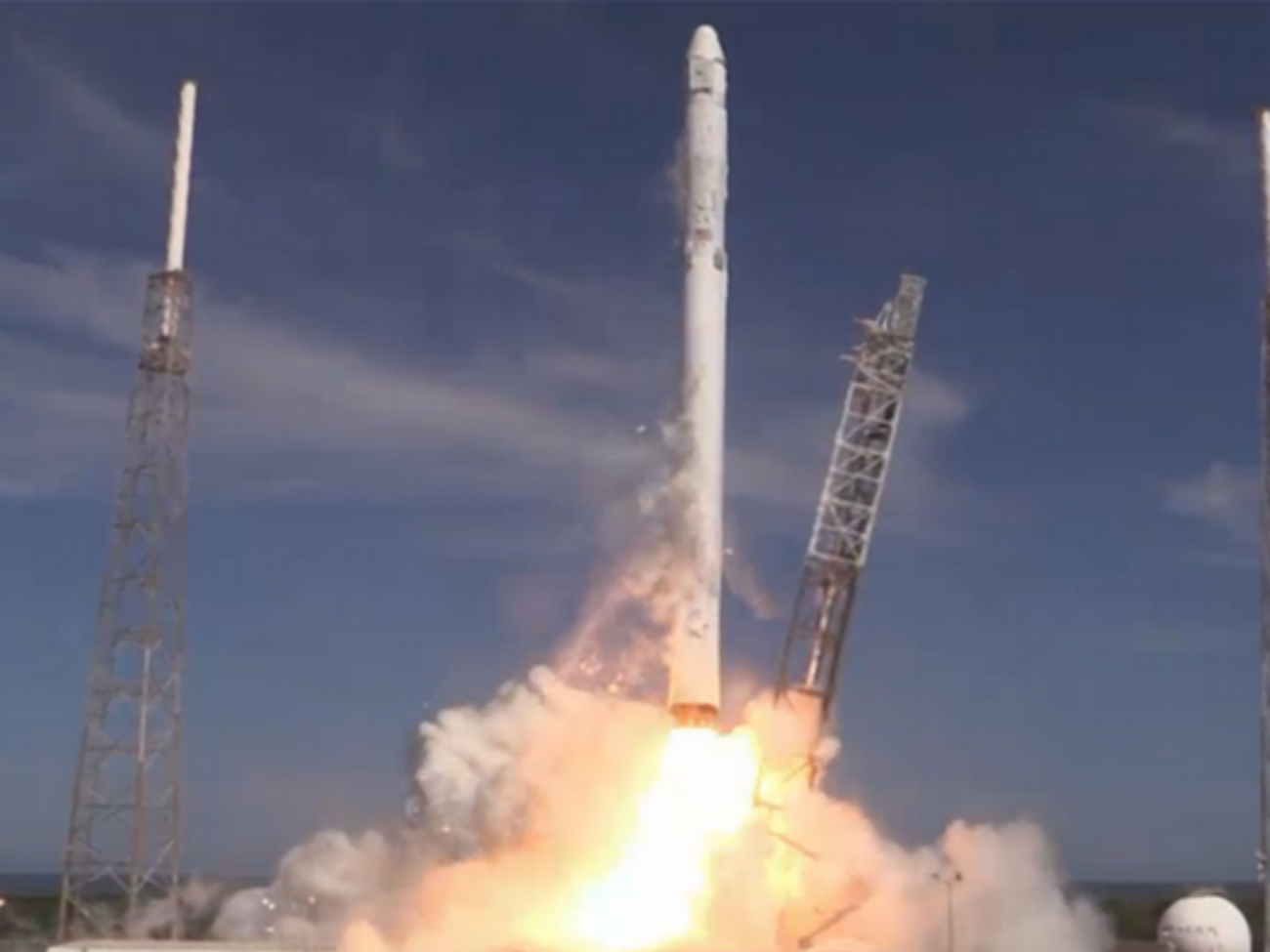 Dragon должен пристыковаться к МКС 15 апреля