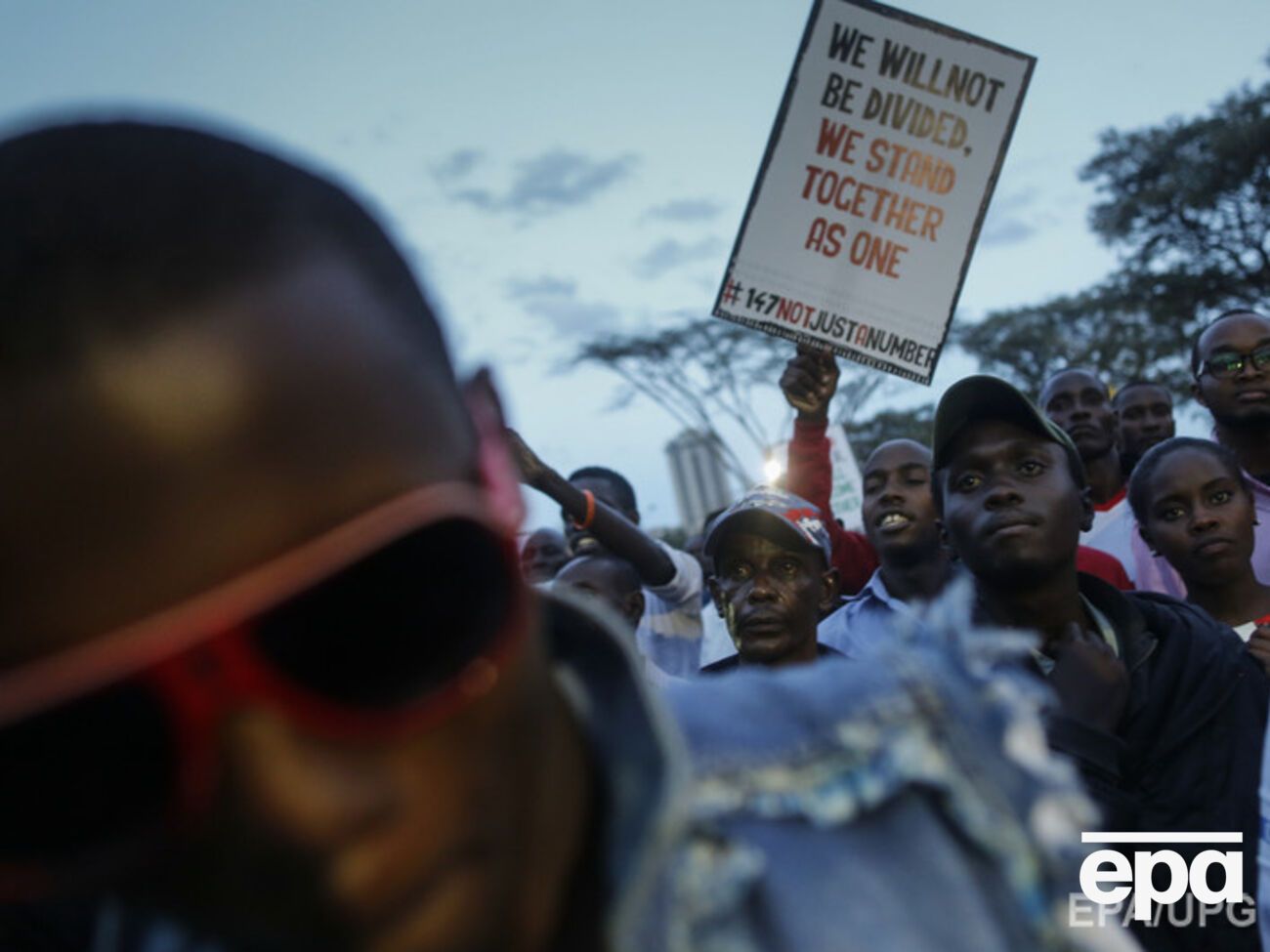 В Нигерии тысячи человек вышли на демонстрации в годовщину похищения исламистами 200 школьниц. Фоторепортаж