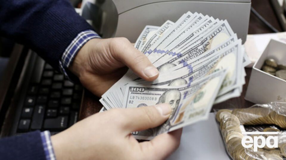 Укрепление гривны остановил Нацбанк, который вышел с покупкой по 21,5 грн/$1