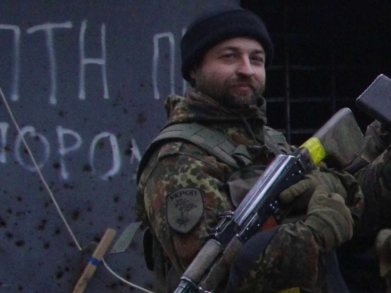 По словам Тягнибока, осколок мины попал бойцу в сердце, смерть наступила мгновенно