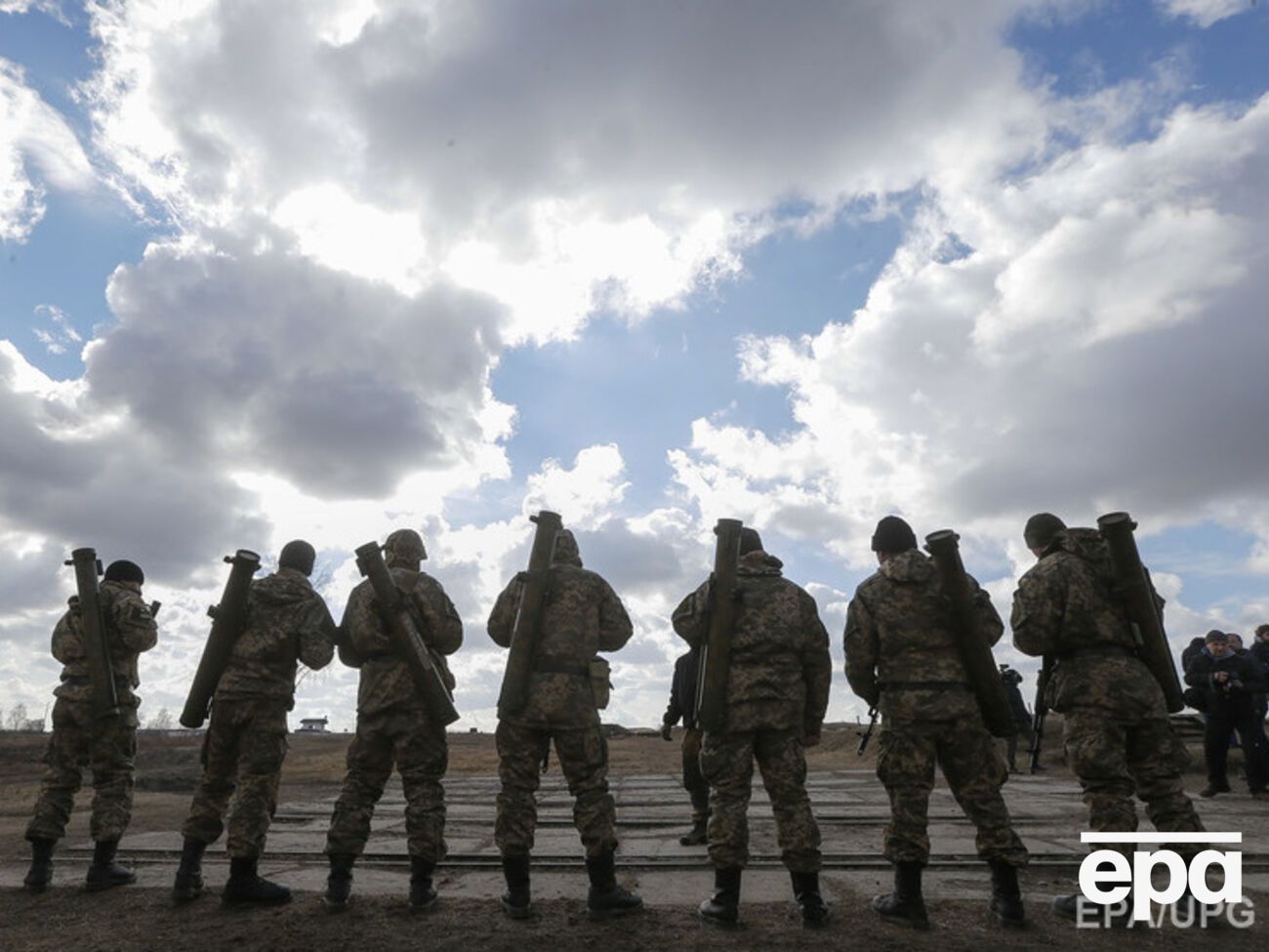 Бойцов под Широкино обстреляли из танков и артиллерийских установок