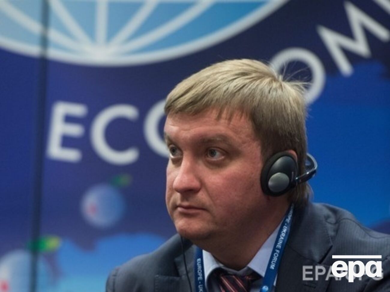 Петренко просит отложить заседание КС