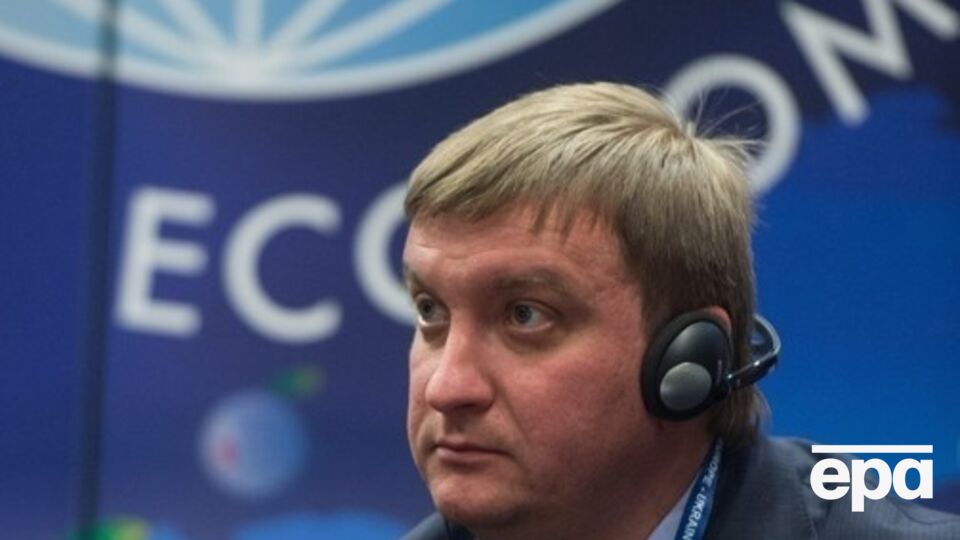 Петренко просит отложить заседание КС