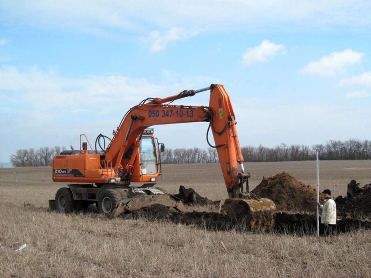 Строительство фортификационных сооружений вокруг Мариуполя продолжается