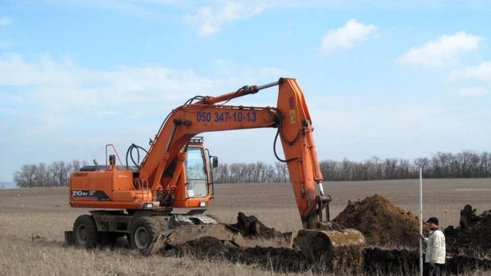 Строительство фортификационных сооружений вокруг Мариуполя продолжается