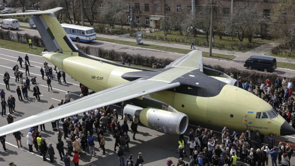В Киеве презентовали новый самолет Ан-178. Фоторепортаж