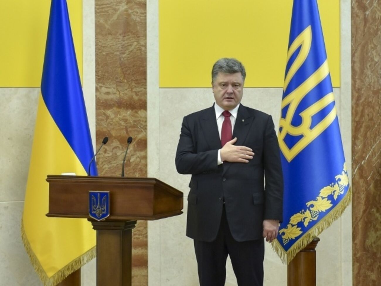 Порошенко поручил открыть реестр цен на лекарства
