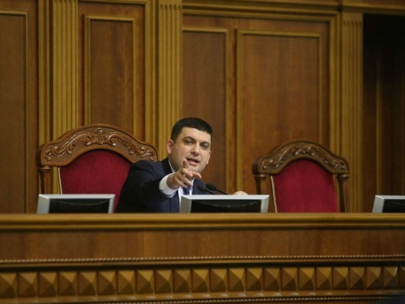 Гройсман заявил, что закон о муниципальной милиции может быть принять в течение ближайшего месяца