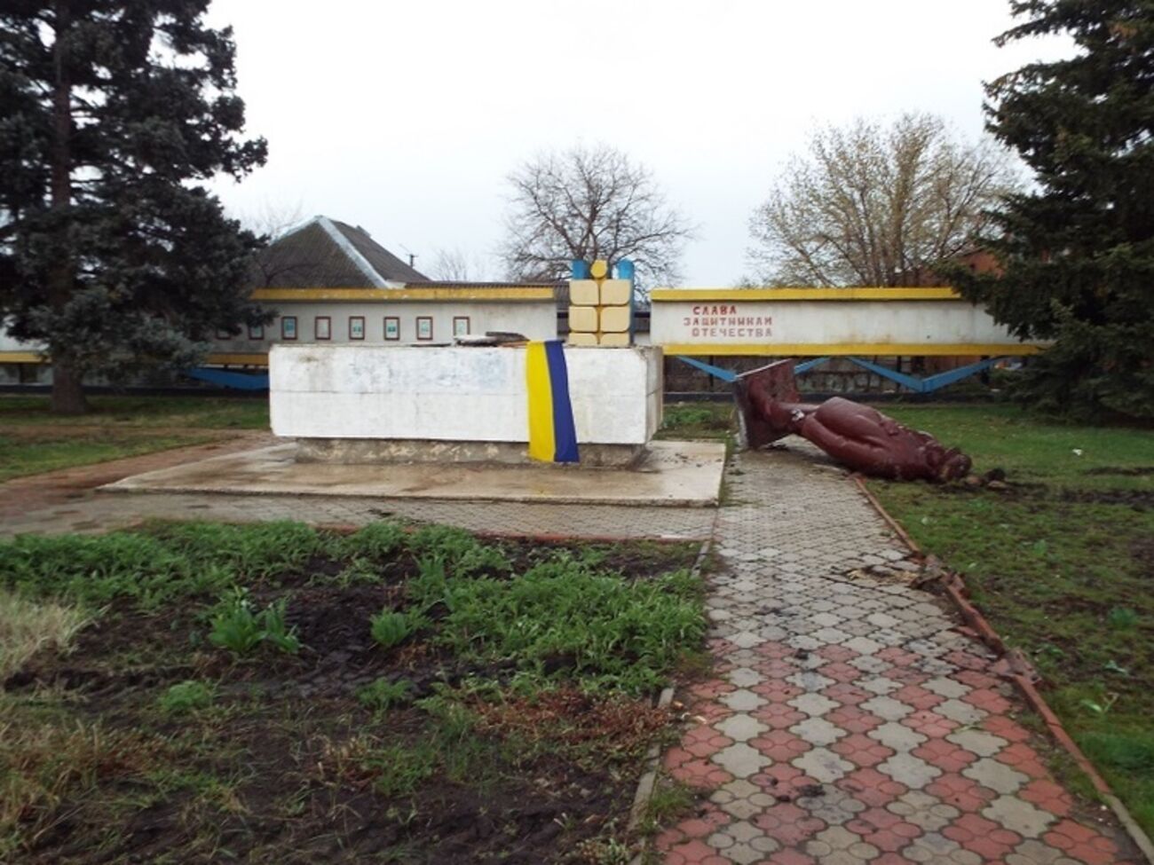 Памятник Ленину снесли