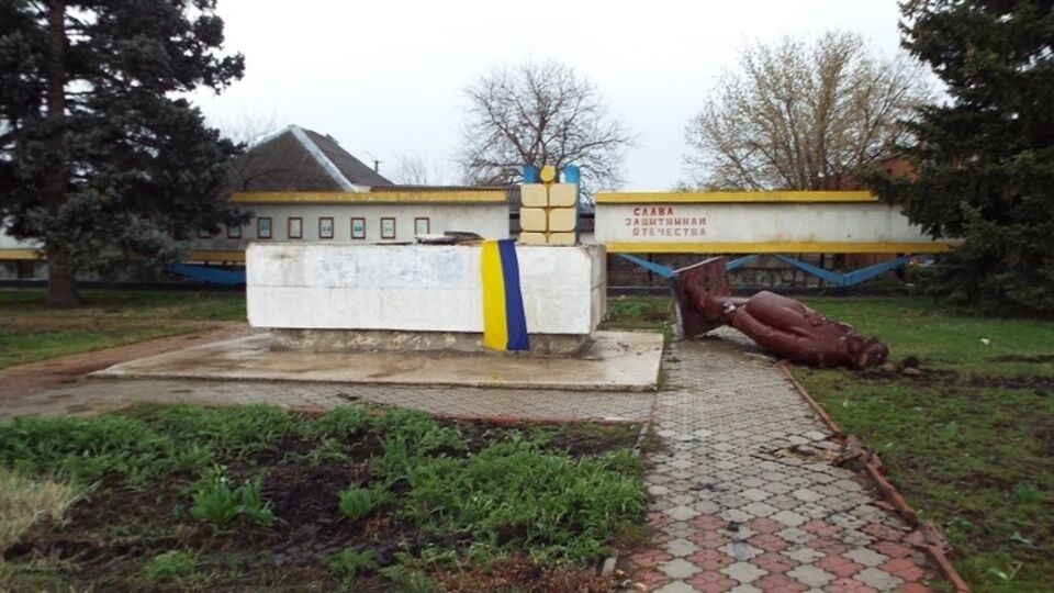 Памятник Ленину снесли