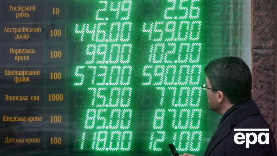 Гривна продолжает укрепляться на межбанковском валютном рынке