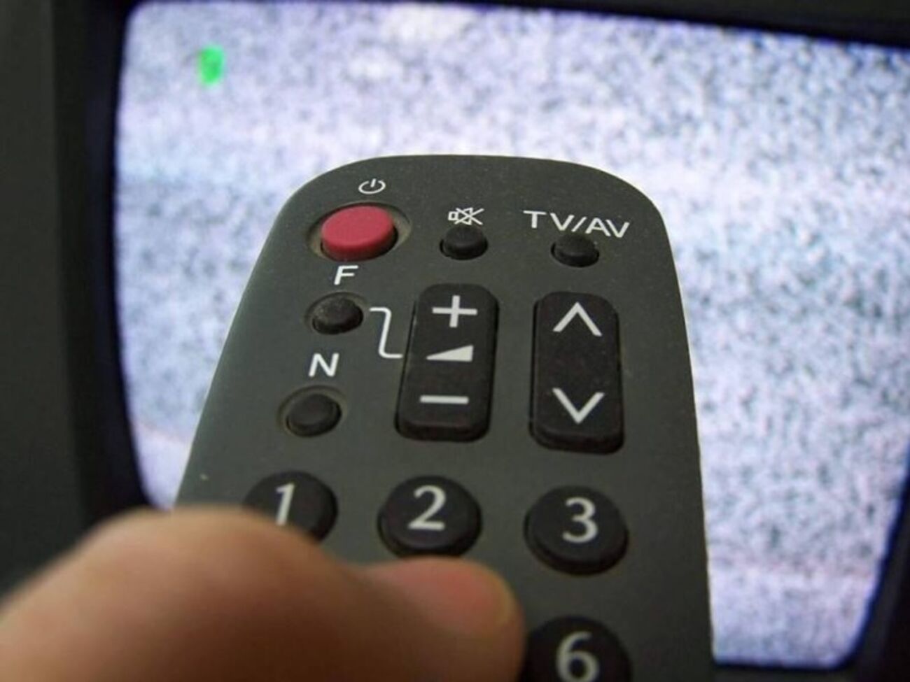 "2+2", "Первый национальный", "СТБ", "Украина" и "Энтер-фильм" отключили за то, что "телеканалы, не имеют российской регистрации"