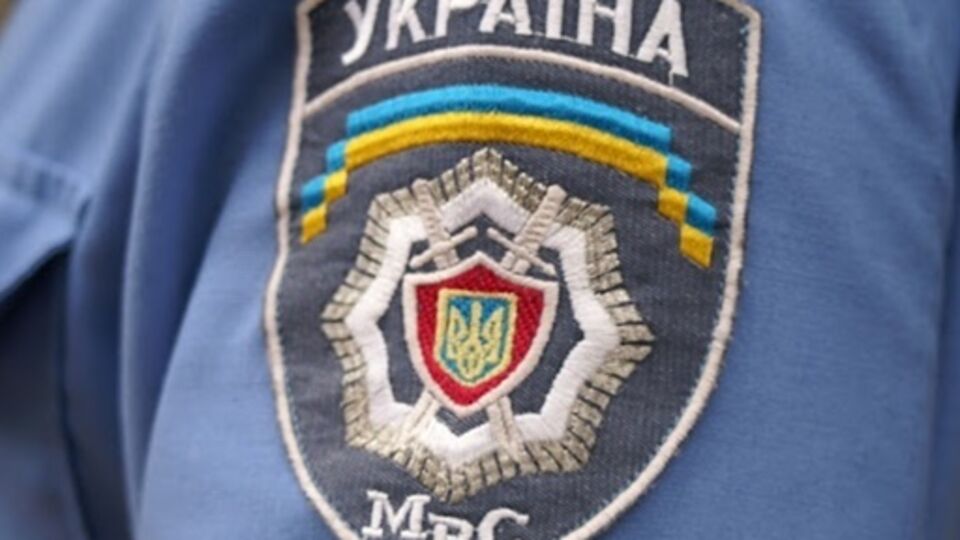 Милиция ищет людей, поваливших памятники