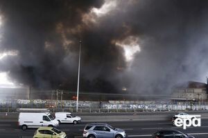 На складе, где возник пожар, хранилось большое количество текстильных товаров и обуви