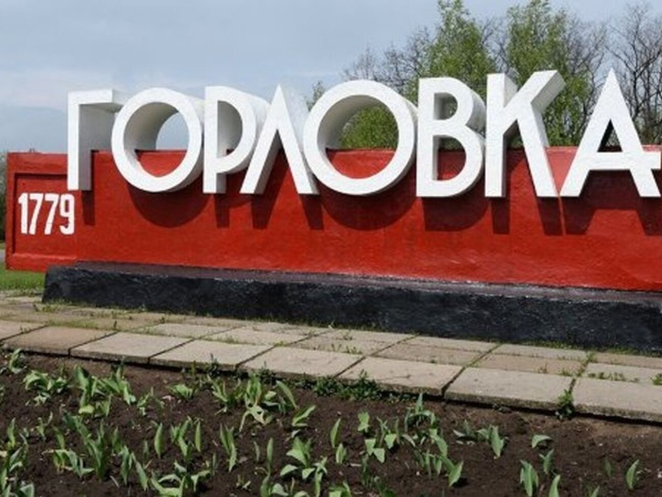 По словам журналиста,&nbsp;стрельба ведется из чего-то не слишком тяжелого &ndash; гранатометов, легких минометов или ПЗРК