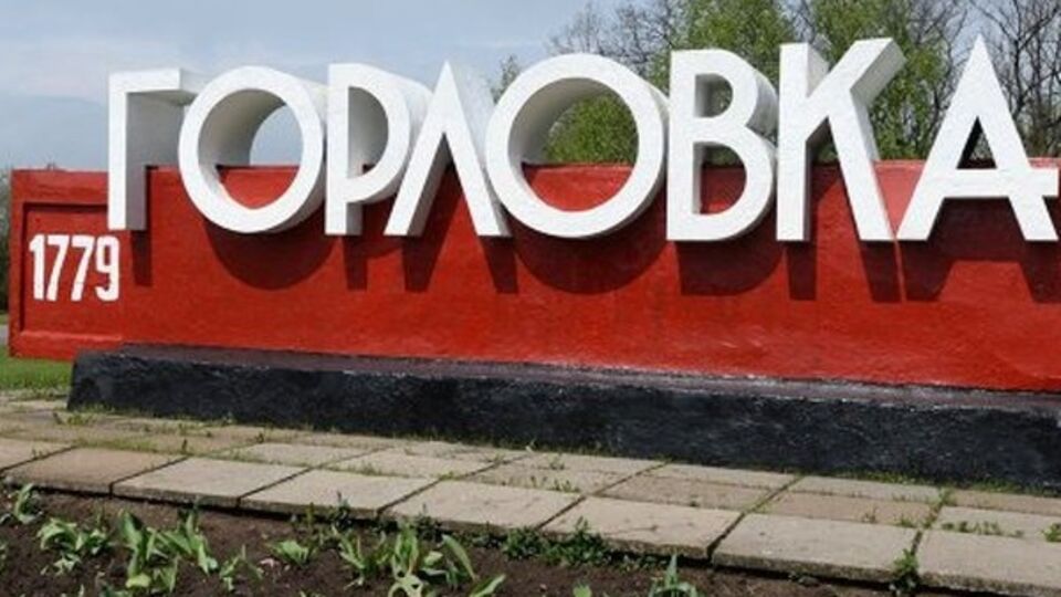 По словам журналиста, стрельба ведется из чего-то не слишком тяжелого – гранатометов, легких минометов или ПЗРК