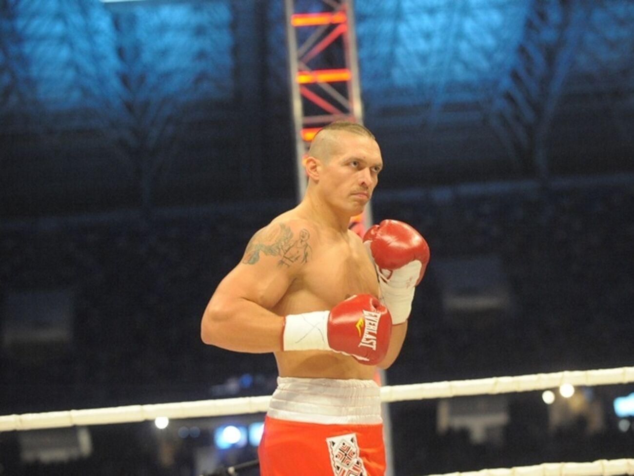 Усик одержал победу над россиянином техническим нокаутом