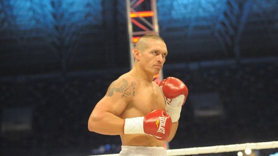 Усик одержал победу над россиянином техническим нокаутом