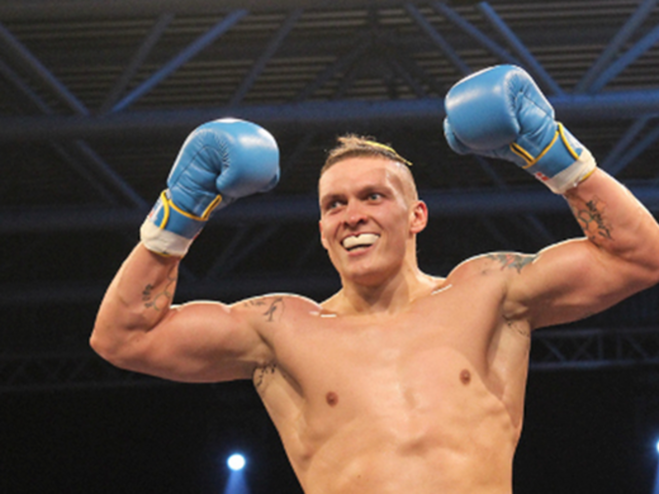 Президент поздравил Усика с победой над россиянином