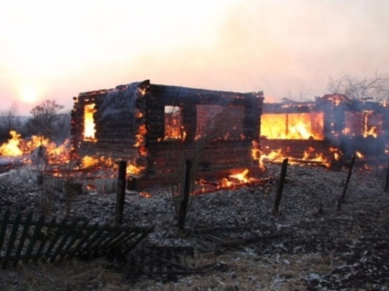 Из-за пожаров в Хакасии запретили посещать леса