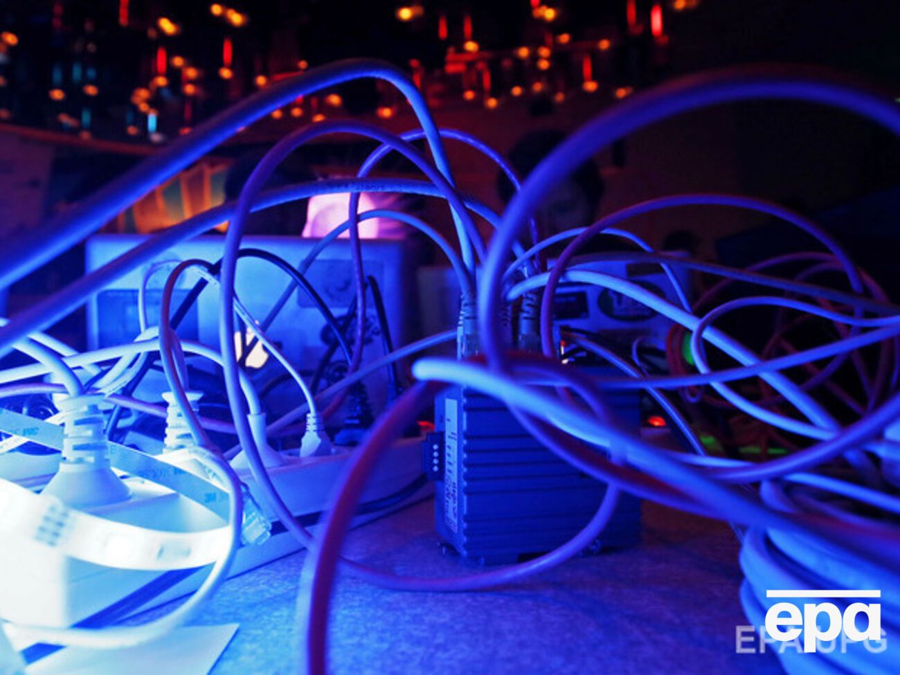 Российские хакеры использовали уязвимость компьютерных программ, чтобы добыть информацию о санкциях