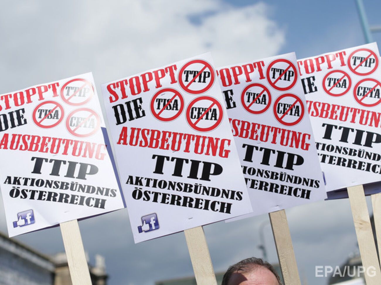 В европейских странах прошли многотысячные протесты против соглашения о свободной торговле между США и ЕС. Фоторепортаж