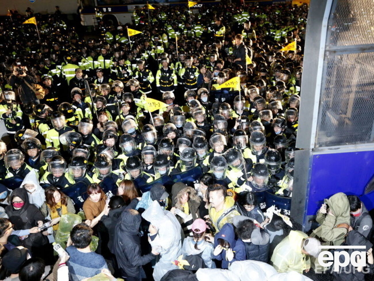 В стихийном марше приняли участие порядка 10 тыс. человек