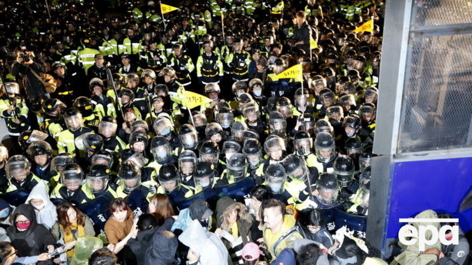 В стихийном марше приняли участие порядка 10 тыс. человек