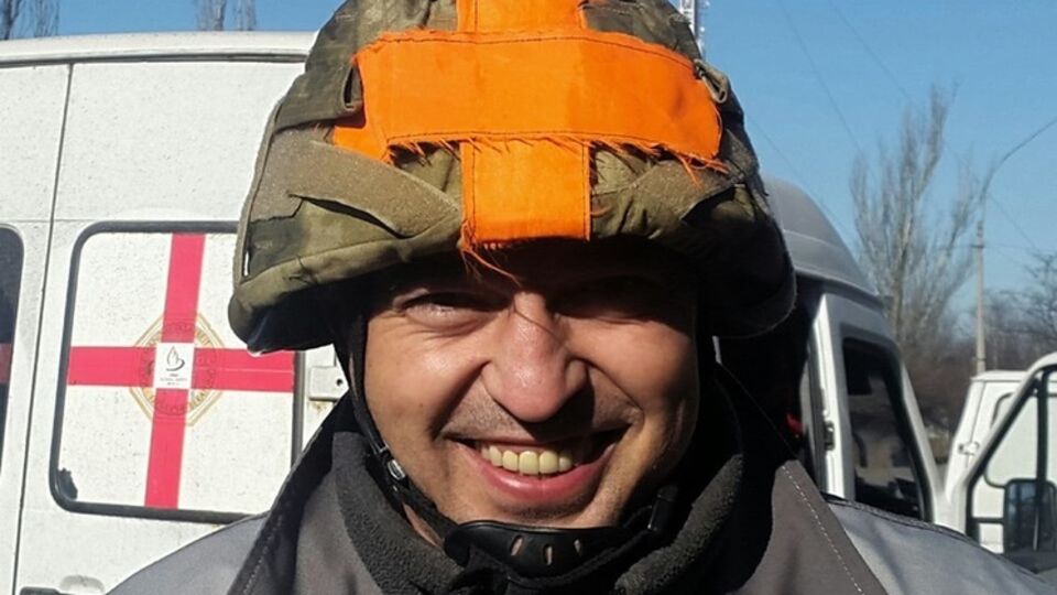 Ярослав Жилкин: В Украине до сих пор не налажена процедура хранения тел, поступающих из зоны боевых действий. Это неправильно для страны, на территории которой год идет война. Надо строить новые помещения. Ну нельзя хоронить неопознанных