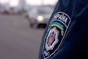 С места происшествия специалисты взрывотехнической службы изъяли фрагменты неизвестных предметов, которые направлены на экспертизу