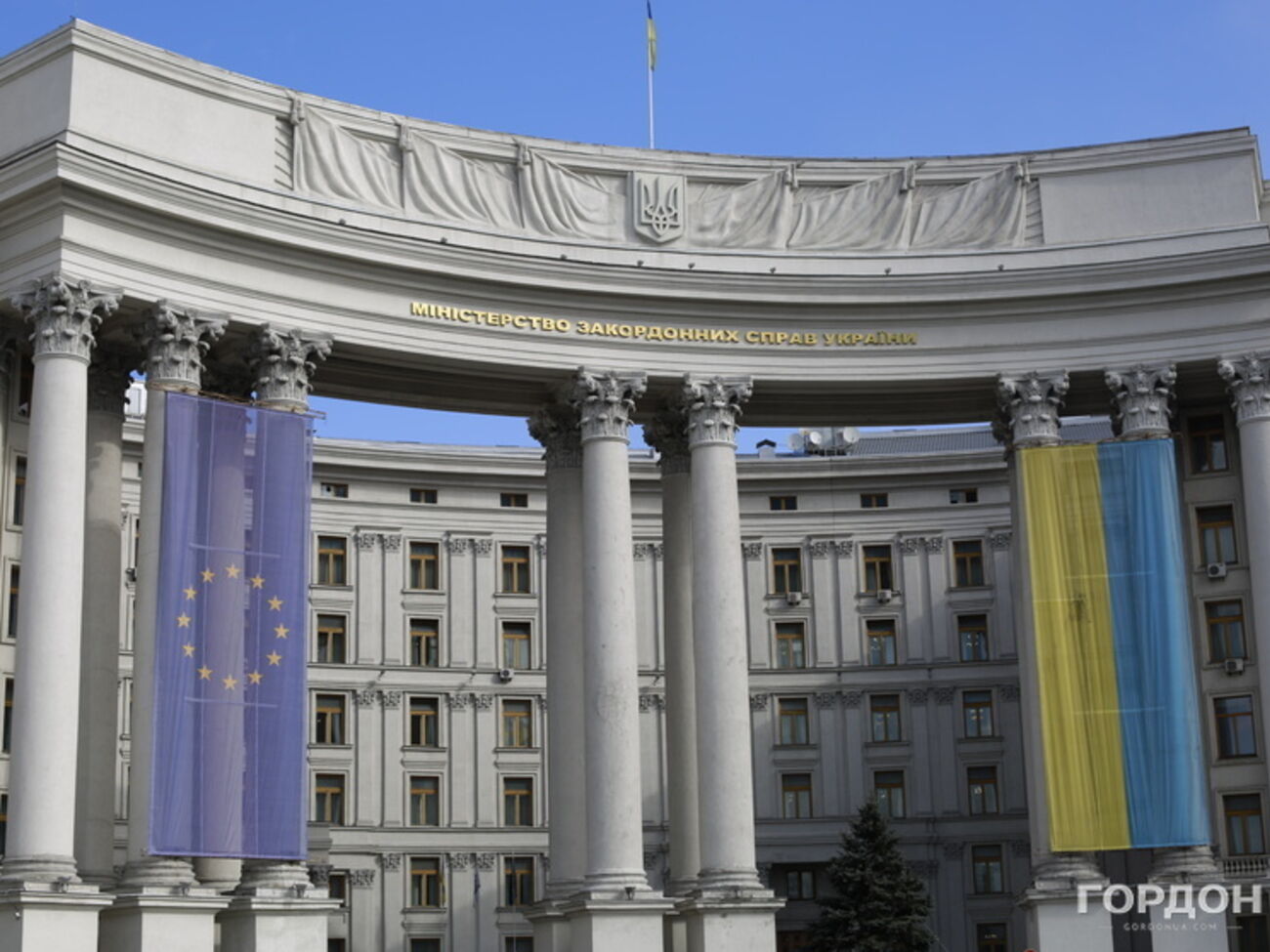 МИД проверяет, были ли на борту затонувшего судна украинцы