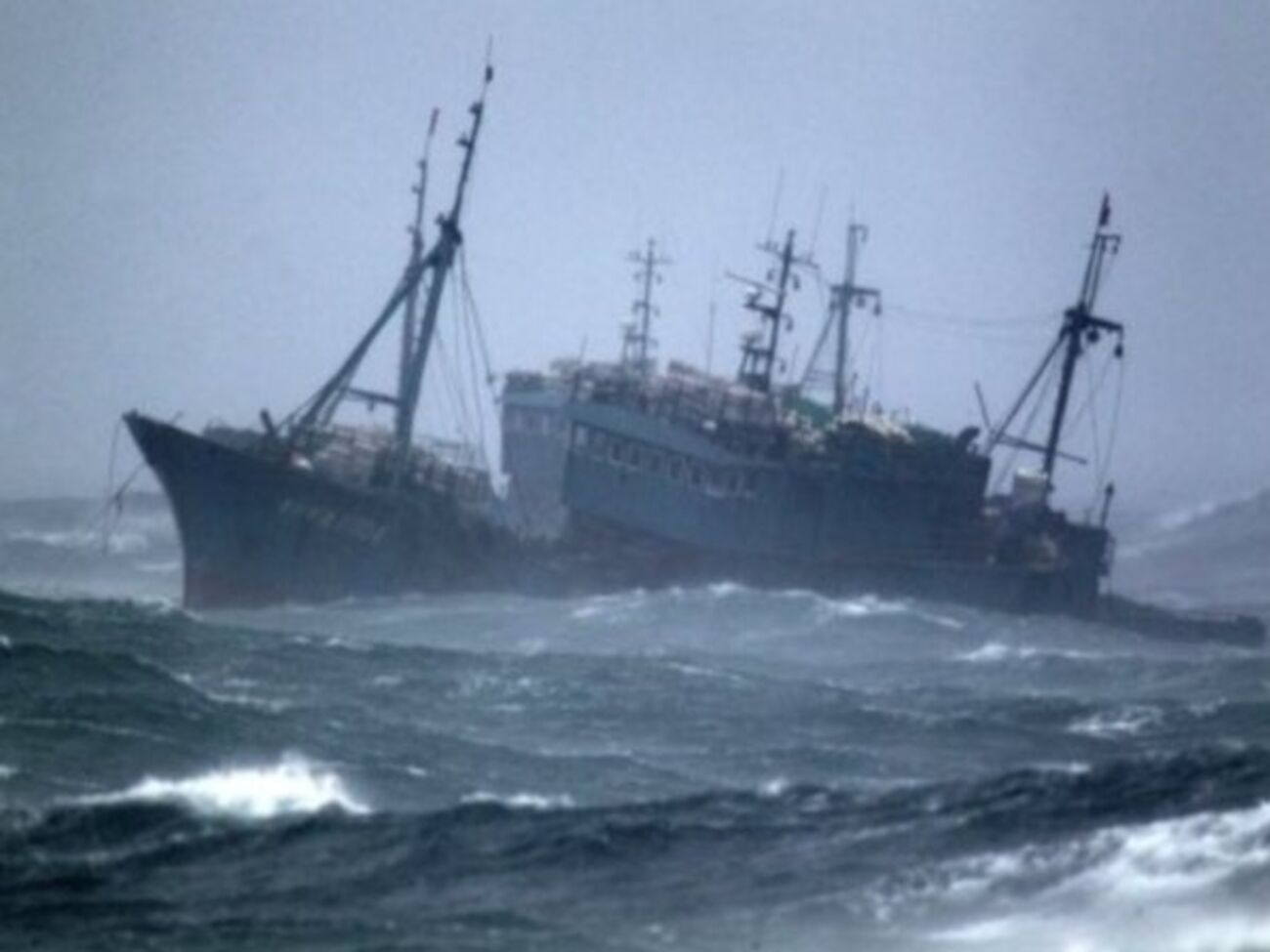 На траулере находились четверо украинцев
