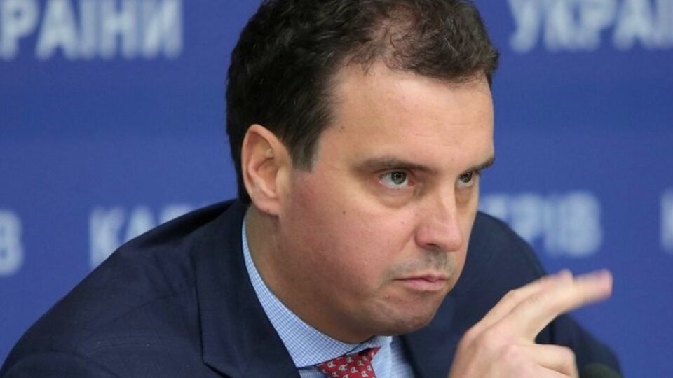 Абромавичус: Канцлер Германии Ангела Меркель предложила созвать в июле в Германии "большой форум немецкого бизнеса, где украинские министры и премьер могли бы представить улучшение инвестклимата, реформ"