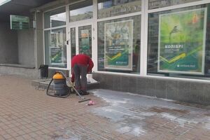 В Киеве в один день произошли два происшествия возле отделений "Сбербанка России"