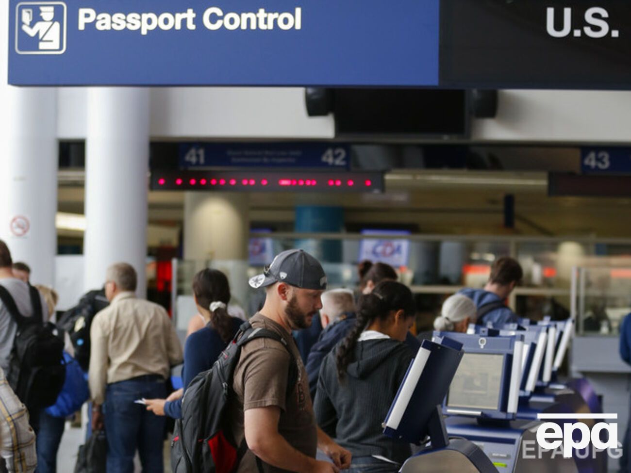 В ГМС предупредили, что, возможно, могут не успеть выдавать загранпаспорта в установленные законом сроки