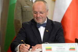 Глава оборонного ведомства Литвы посетит Украину
