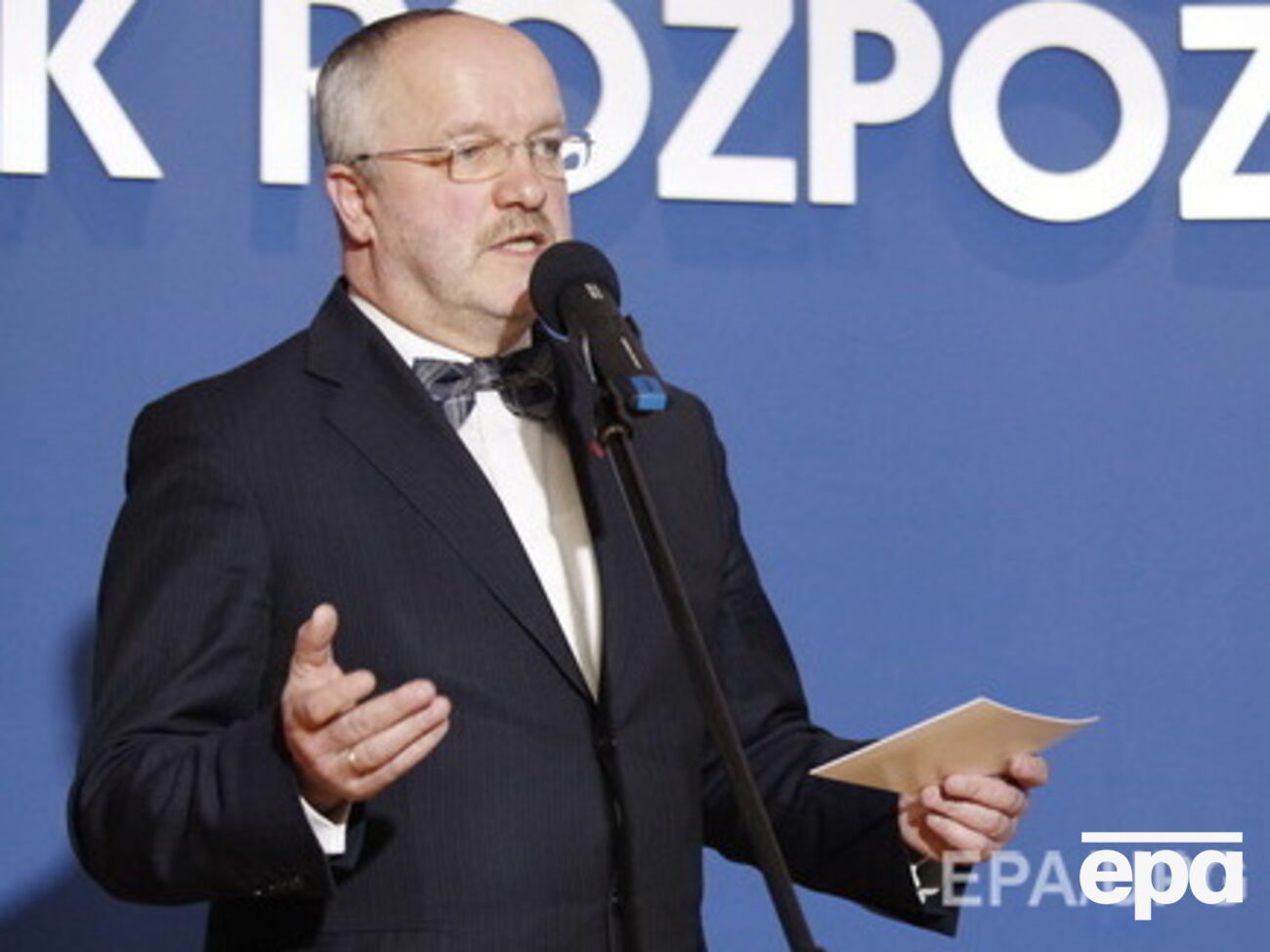 Олекас подчеркнул, что Украина уже год испытывает на себе агрессию России, которая угрожает всей Европе