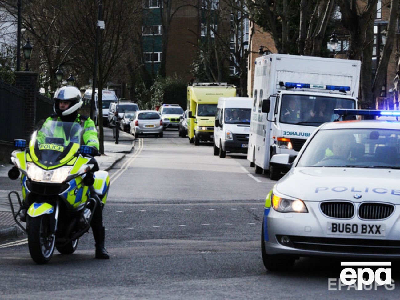 18 апреля австралийская полиция арестовала пятерых мужчин, подозреваемых в подготовке теракта против местных полицейских
