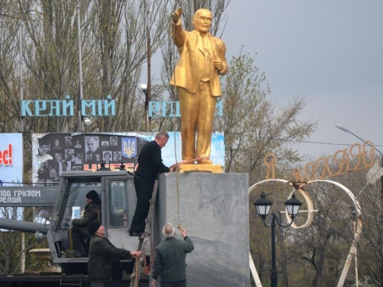 В Веселом Памятник Ленину вернули на место