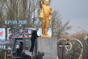 В Веселом Памятник Ленину вернули на место