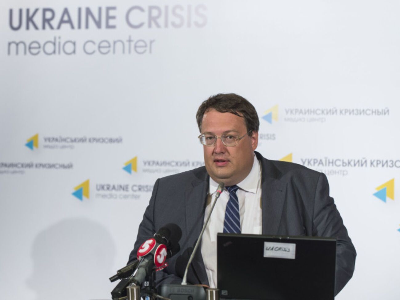 Антон Геращенко считает, что судья, который "говорит на белое "черное", не должен работать