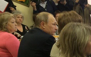 Путин попил чаю с погорельцами