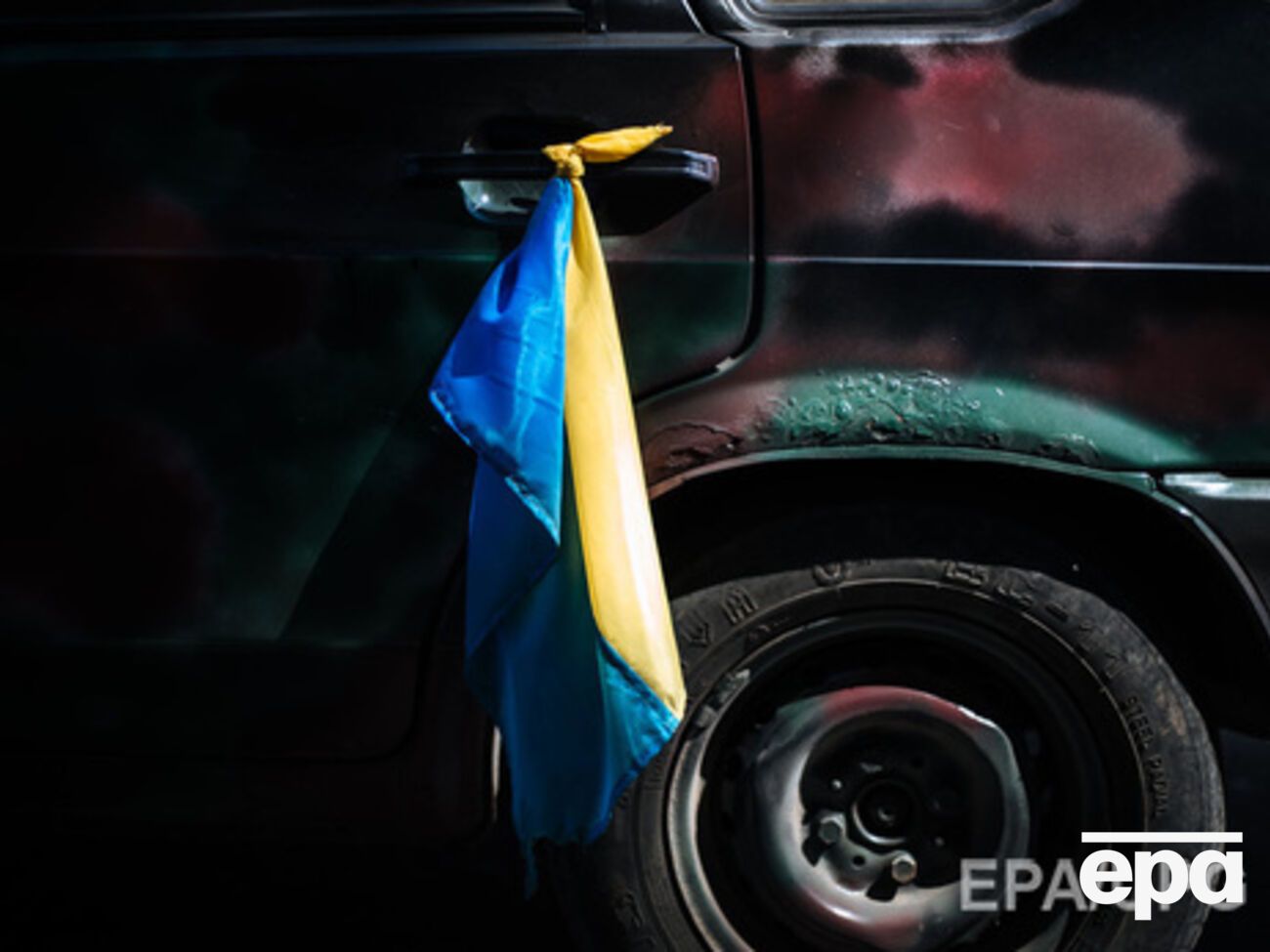 На фугасе подорвался автомобиль с пограничниками