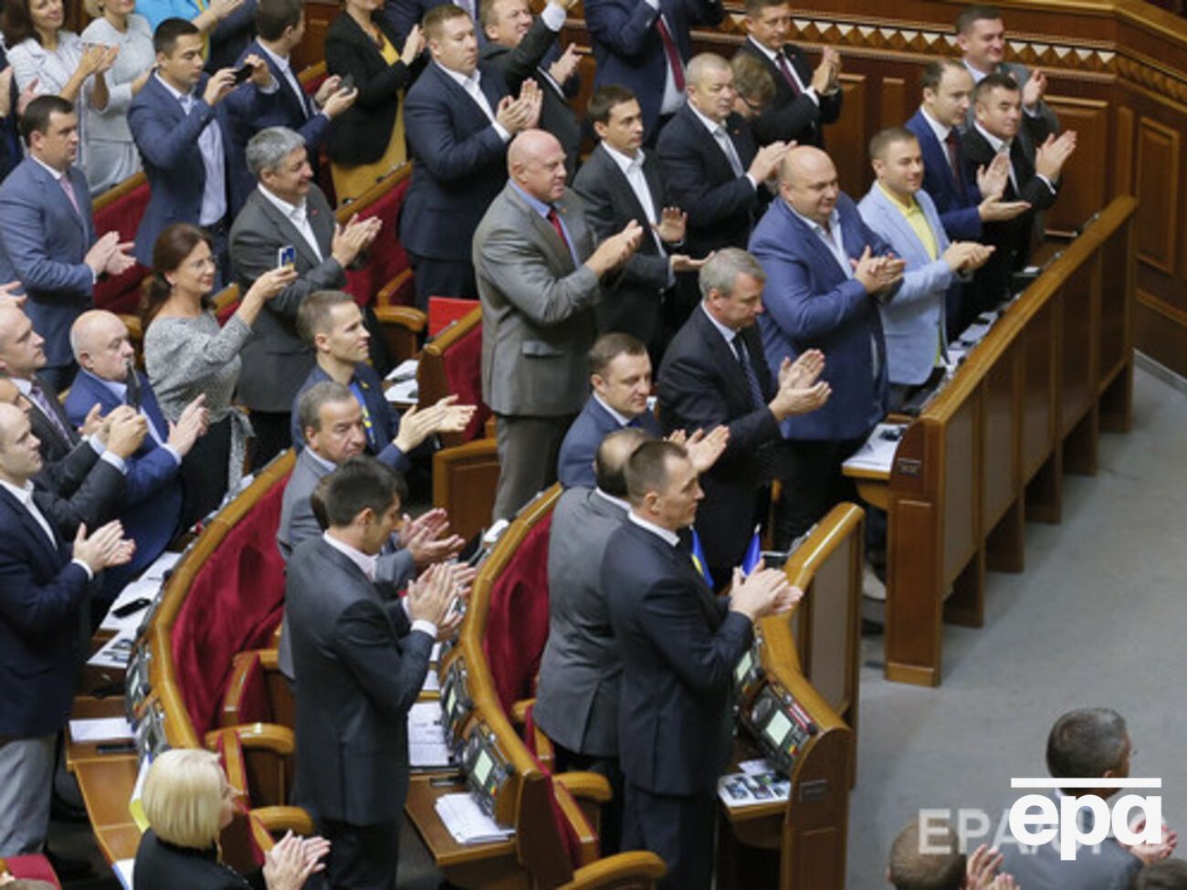 Рада требует от России вывести войска и наказать участников боевых действий на Донбассе